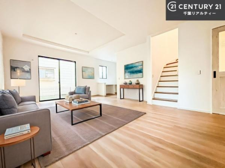 ���r���O �Ƌ��CG�p�[�X�ł��B�S�n�ǂ����r���O�͉Ƒ������R�ƏW�܂�܂��B�Ƒ��c�R�̎��Ԃ����������ł��B���Ƒ��ƁA����w�[���������Ԃ��߂��������ł��ˁB