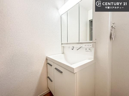 ���ʑ�E���ʏ� �O�ʋ��d�l�̐��ʏ��́A�g�����Ȃ݂����₷������I���͎��[�ɂȂ��Ă��܂��B�h���C���[�₨���ϓ����Еt������̂Ő��ʑ������X�b�L���ƌ����邱�Ƃ��o���܂��I