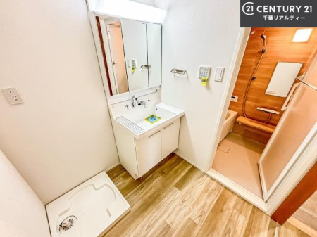 ���ʑ�E���ʏ� �O�ʋ��d�l�̐��ʏ��́A�g�����Ȃ݂����₷������I���͎��[�ɂȂ��Ă��܂��B�h���C���[�₨���ϓ����Еt������̂Ő��ʑ������X�b�L���ƌ����邱�Ƃ��o���܂��I