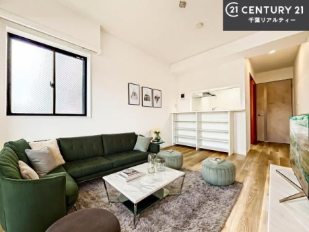 ���r���O �Ƌ��CG�p�[�X�ł��B�J�����̂���L�XLDK�I�\�t�@�[��_�C�j���O�e�[�u����u���Ă������ɂȂ�Ȃ��̂ŉ��K�ɉ߂����܂��I