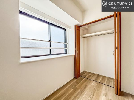 �Q�� �D���������������ޗm���́A���̖ڊo�߂��C�������ǂ������ł��ˁB���������Ԃ��������Ɖ߂������Ƃ��ł��܂��B�D�����F�����̃t���[�����O���ǂ�ȉƋ�ɂ��}�b�`���܂��I