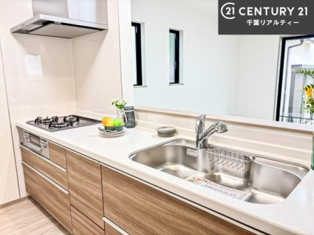 �L�b�`�� ��l�C�̑Ζʎ��V�X�e���L�b�`�����̗p���Ă��܂��I���Ƒ��̃R�~���j�P�[�V���������R�Ƒ�����݌v�ł��B
���q�l�ɂ��ڂ��͂��̂Ŋ������ł��ˁB���[�͂�����܂��I