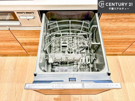 �L�b�`�� �H��@�t���̃L�b�`���ł��I�Z���������r��h�~�Ƃ��đ�ϊ��􂷂�֗��Ȏd�l�ł��I�r���g�C���Ȃ̂ŃL�b�`���̏ꏊ����炸�����X�y�[�X���L���g�����Ƃ��o���܂��I