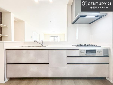 �L�b�`�� ���[�X�y�[�X���[�����Ă���A�L�b�`���܂�����������ƕۂ��Ȃ���A�L�X�Ƃ��������X�y�[�X���m�ہB���K�ȍ�Ɗ��ŁA�����̂����������X���[�Y�ɂ͂��ǂ�܂��B