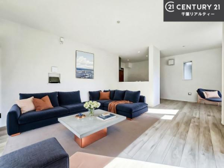 ���r���O �Ƌ��CG�p�[�X�ł��B�J�����̂���L�XLDK�I�\�t�@�[��_�C�j���O�e�[�u����u���Ă������ɂȂ�Ȃ��̂ŉ��K�ɉ߂����܂��I�R�~���j�P�[�V���������₷�����r���O�ł��I