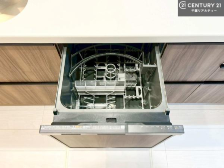 �L�b�`�� �H��@�t���̃L�b�`���ł��I�Z���������r��h�~�Ƃ��đ�ϊ��􂷂�֗��Ȏd�l�ł��I�r���g�C���Ȃ̂ŃL�b�`���̏ꏊ����炸�����X�y�[�X���L���g�����Ƃ��o���܂��I