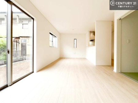 ���r���O �S�n�ǂ����r���O�͉Ƒ������R�ƏW�܂�܂��B�Ƒ��c�R�̎��Ԃ����������ł��B���Ƒ��ƁA����w�[���������Ԃ��߂��������ł��ˁB