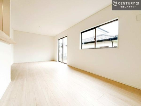 ���r���O �傫�ȑ����炽���Ղ�̗z���������閾�邢���r���O�B�J�����̂��郊�r���O�ŉƑ��c���̂��났�̎��Ԃ��߂����܂��I