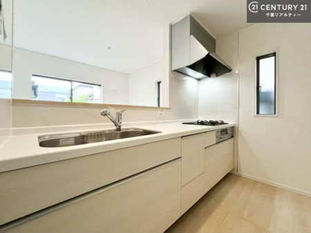 �L�b�`�� ��l�C�̑Ζʎ��V�X�e���L�b�`�����̗p���Ă��܂��I���Ƒ��̃R�~���j�P�[�V���������R�Ƒ�����݌v�ł��B
���q�l�ɂ��ڂ��͂��̂Ŋ������ł��ˁB���[�͂�����܂��I