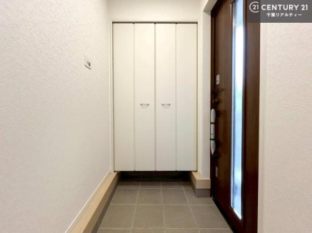 ���� �V���[�Y�{�b�N�X�t���B���ւ��Еt�����|�������₷���ł��I
�X�b�L���������ւŌ˂��J�����u�ԁA�������̂���S�n������Ԃ��o�}���Ă���܂��B