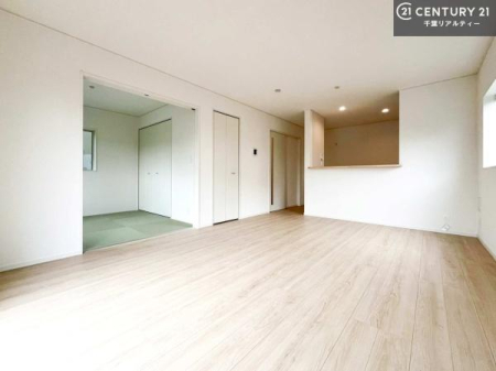 ���r���O �D�����z���܂肪���r���O����ł���ċ��S�n�̗ǂ���Ԃ����o���Ă���܂��I
���났�̎��Ԃ��߂����܂��I