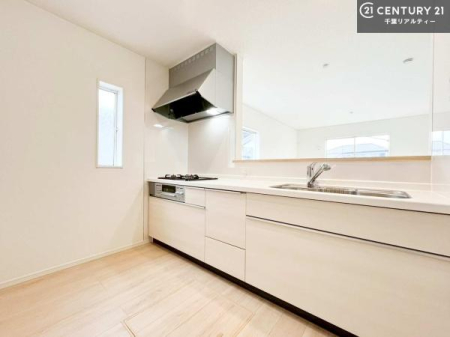 �L�b�`�� ��l�C�̑Ζʎ��V�X�e���L�b�`�����̗p���Ă��܂��I���Ƒ��̃R�~���j�P�[�V���������R�Ƒ�����݌v�ł��B
���q�l�ɂ��ڂ��͂��̂Ŋ������ł��ˁB���[�͂�����܂��I