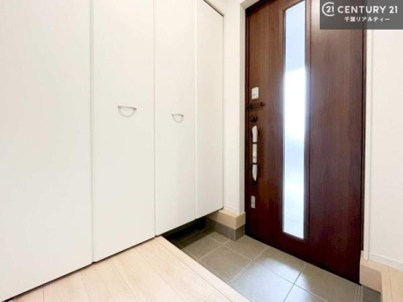 ���� �V���[�Y�{�b�N�X�t���B���ւ��Еt�����|�������₷���ł��I
�X�b�L���������ւŌ˂��J�����u�ԁA�������̂���S�n������Ԃ��o�}���Ă���܂��B