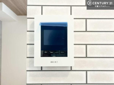 ���̑� TV���j�^�[�t�C���^�[�t�H���������B���K�҂̊���m�F���Ă���Ή��ł��邽�߁A�h�Ɩʂɂ��z�����ꂽ���S�̐ݔ��ł��B