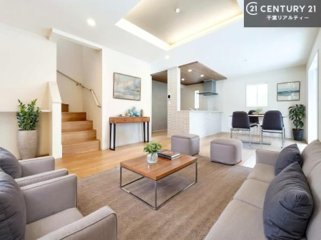 ���r���O �Ƌ�́ACG�p�[�X�ł��B��؂ȉƑ����W�܂邩�炱��LDK�ɂ͂�����肽���B
�q�����������C�ɏ΂��Ȃ��瑖�����Ă���p�����������u�L���Ƃɂ��ėǂ������v�Ǝv���u�Ԃł��B