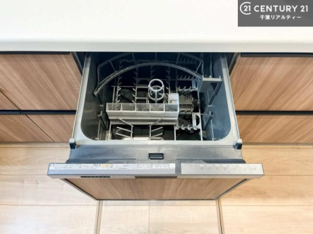 �L�b�`�� �H��@�t���̃L�b�`���ł��I�Z���������r��h�~�Ƃ��đ�ϊ��􂷂�֗��Ȏd�l�ł��I�r���g�C���Ȃ̂ŃL�b�`���̏ꏊ����炸�����X�y�[�X���L���g�����Ƃ��o���܂��I