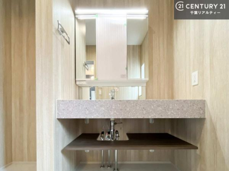 ���ʑ�E���ʏ� �X�^�C���b�V���ȃf�U�C���̐��ʑ���̗p�B�������ꂽ��Ԃ��A���̏�����A���̎��Ԃ����㎿�Ȃ��̂ɉ��o���܂��B