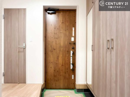 ���� �V���[�Y�{�b�N�X�t���B���ւ��Еt�����|�������₷���ł��I
�X�b�L���������ւŌ˂��J�����u�ԁA�������̂���S�n������Ԃ��o�}���Ă���܂��B