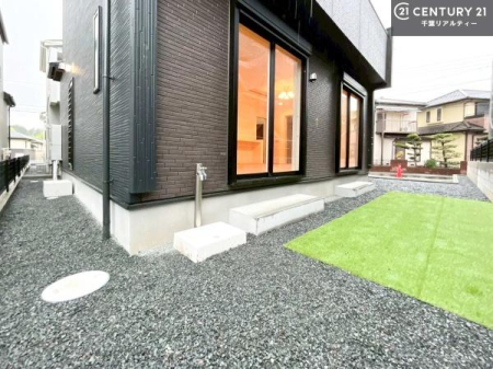 �� ������Ƃ�������X�؁[�X���t���Ă��܂��I�K�[�f�j���O���y���߂����ł��ˁB