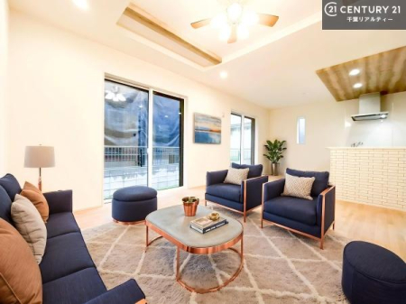 ���r���O �Ƌ��CG�p�[�X�ł��B�J�����̂���L�XLDK�I�\�t�@�[��_�C�j���O�e�[�u����u���Ă������ɂȂ�Ȃ��̂ŉ��K�ɉ߂����܂��I�R�~���j�P�[�V���������₷�����r���O�ł��I