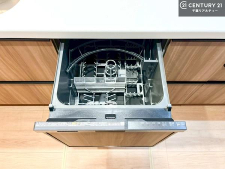 �L�b�`�� �H��@�t���̃L�b�`���ł��I�Z���������r��h�~�Ƃ��đ�ϊ��􂷂�֗��Ȏd�l�ł��I�r���g�C���Ȃ̂ŃL�b�`���̏ꏊ����炸�����X�y�[�X���L���g�����Ƃ��o���܂��I