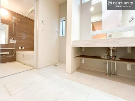 ���ʑ�E���ʏ� �L�X�Ƃ������ʎ��́A���̐g�x�x�̎��Ԃ��������g������K�ȋ�ԁB���[�Ȃǂ��u���₷���A�g������̗ǂ��݌v�ł��B