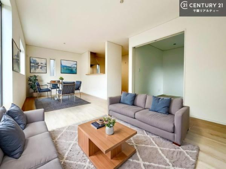 ���r���O �Ƌ��CG�p�[�X�ł��B�J�����̂���L�XLDK�I�\�t�@�[��_�C�j���O�e�[�u����u���Ă������ɂȂ�Ȃ��̂ŉ��K�ɉ߂����܂��I�R�~���j�P�[�V���������₷�����r���O�ł��I