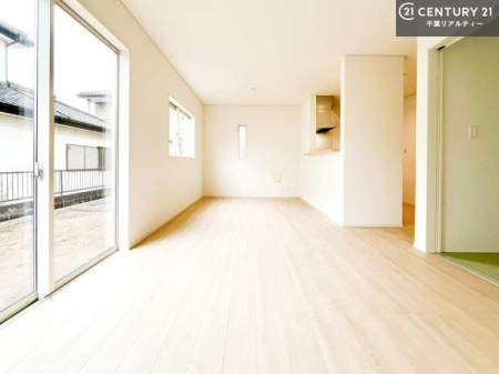 ���r���O �傫�ȑ����炽���Ղ�̗z���������閾�邢���r���O�B�J�����̂��郊�r���O�ŉƑ��c���̂��났�̎��Ԃ��߂����܂��I