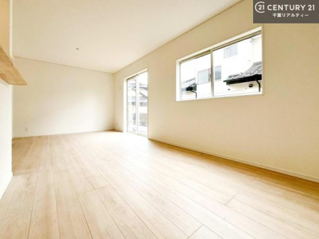 ���r���O �D�����z���܂肪���r���O����ł���ċ��S�n�̗ǂ���Ԃ����o���Ă���܂��I
���났�̎��Ԃ��߂����܂��I