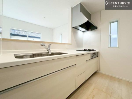 �L�b�`�� ��l�C�̑Ζʎ��V�X�e���L�b�`�����̗p���Ă��܂��I���Ƒ��̃R�~���j�P�[�V���������R�Ƒ�����݌v�ł��B
���q�l�ɂ��ڂ��͂��̂Ŋ������ł��ˁB���[�͂�����܂��I