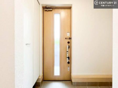 ���� �V���[�Y�{�b�N�X�t���B���ւ��Еt�����|�������₷���ł��I
�X�b�L���������ւŌ˂��J�����u�ԁA�������̂���S�n������Ԃ��o�}���Ă���܂��B