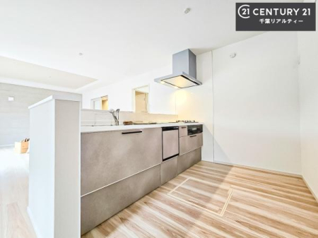 �L�b�`�� ��Ƃ肠�钲���X�y�[�X�ō�Ƃ����₷�����K�ȃL�b�`���ł��I
���q�l�ƈꏏ�ɂ��َq������y���߂�L�X�X�y�[�X�ł��B�y�����������ԂɂȂ肻���ł��ˁI