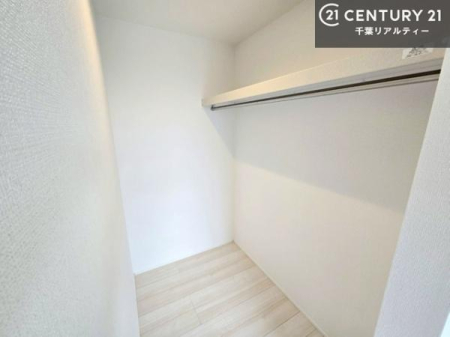 ���[ �E�H�[�N�C���N���[�[�b�g�t���ł��B��������̂��m���Ȃǂ����[���Ă��������ł��ˁI���ɂ���@�������ȂǋG�ߕ��̑傫�ȉƓd�����[�ł��܂��I�y���n�̔���J�Ò��z