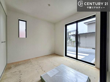 �a�� �܂���͕~����Ă���܂��񂪁A���r���O�Ɨאڂ��Ă���a���ł��I�q�ԂƂ��Ă͂������A�Ǝ��̋x�e�X�y�[�X�Ƃ��Ďg�p����̂������ł��ˁI�y���n�̔���J�Ò��z