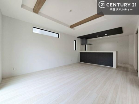 ���r���O �D�����z���܂肪���r���O����ł���ċ��S�n�̗ǂ���Ԃ����o���Ă���܂��I
���났�̎��Ԃ��߂����܂��I�y���n�̔���J�Ò��z