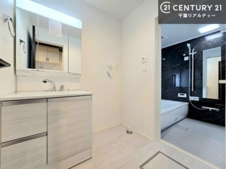 ���ʑ�E���ʏ� �O�ʋ��d�l�̐��ʏ��́A�g�����Ȃ݂����₷������I���͎��[�ɂȂ��Ă��܂��B�h���C���[�₨���ϓ����Еt������̂Ő��ʑ������X�b�L���ƌ����邱�Ƃ��o���܂��I�y���n�̔���J�Ò��z