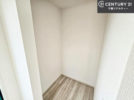 ���[ �E�H�[�N�C���N���[�[�b�g�t���ł��B��������̂��m���Ȃǂ����[���Ă��������ł��ˁI���ɂ���@�������ȂǋG�ߕ��̑傫�ȉƓd�����[�ł��܂��B