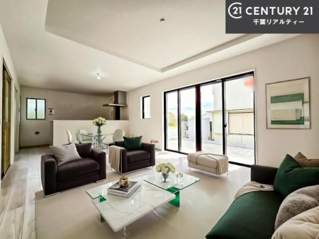 ���r���O �Ƌ�́ACG�p�[�X�ł��B��؂ȉƑ����W�܂邩�炱��LDK�ɂ͂�����肽���B
�q�����������C�ɏ΂��Ȃ��瑖�����Ă���p�����������u�L���Ƃɂ��ėǂ������v�Ǝv���u�Ԃł��B