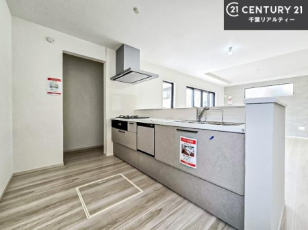 �L�b�`�� ��l�C�̑Ζʎ��V�X�e���L�b�`�����̗p���Ă��܂��I���Ƒ��̃R�~���j�P�[�V���������R�Ƒ�����݌v�ł��B
���q�l�ɂ��ڂ��͂��̂Ŋ������ł��ˁB���[�͂�����܂��I