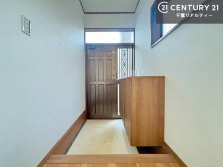 ���� �V���[�Y�{�b�N�X�t���Ȃ̂ŁA���ւ��Еt�����|�������₷���ł��I
�X�b�L���������ւŌ˂��J�����u�ԁA�������̂���S�n������Ԃ��o�}���Ă���܂��B�y����̔���J�Ò��z