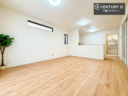 ���r���O �S�n�ǂ����r���O�͉Ƒ������R�ƏW�܂�܂��B�Ƒ��c�R�̎��Ԃ����������ł��B���Ƒ��ƁA����w�[���������Ԃ��߂��������ł��ˁB