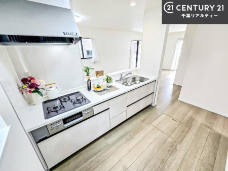 �L�b�`�� ��Ƃ肠�钲���X�y�[�X�ō�Ƃ����₷�����K�ȃL�b�`���ł��I
���q�l�ƈꏏ�ɂ��َq������y���߂�L�X�X�y�[�X�ł��B�y�����������ԂɂȂ肻���ł��ˁI