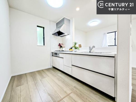 �L�b�`�� ��l�C�̑Ζʎ��V�X�e���L�b�`�����̗p���Ă��܂��I���Ƒ��̃R�~���j�P�[�V���������R�Ƒ�����݌v�ł��B
���q�l�ɂ��ڂ��͂��̂Ŋ������ł��ˁB���[�͂�����܂��I