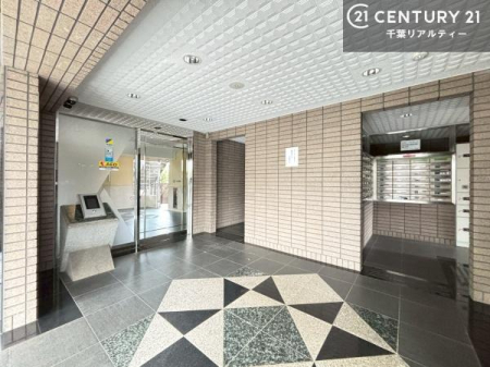 �G���g�����X �I�[�g���b�N�����ŁA�h�Ɩʂɂ��z�����ꂽ���S�̏Z�܂��B���X�̕�炵�������K�ɃT�|�[�g���܂��B