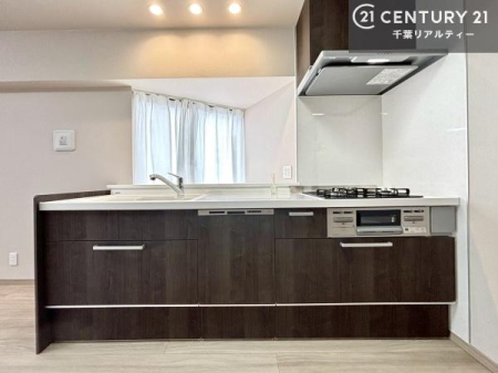 �L�b�`�� ���[�͂̍����V�X�e���L�b�`���ŁA��������H�����������Еt���A�L�X�Ƃ�����Ԃŉ��K�ɗ������y���߂܂��B