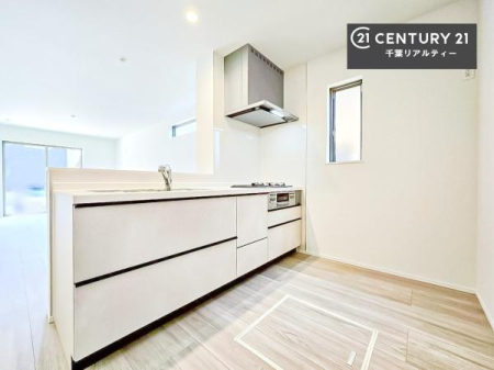 �L�b�`�� ��Ƃ肠�钲���X�y�[�X�ō�Ƃ����₷�����K�ȃL�b�`���ł��I
���q�l�ƈꏏ�ɂ��َq������y���߂�L�X�X�y�[�X�ł��B�y�����������ԂɂȂ肻���ł��ˁI