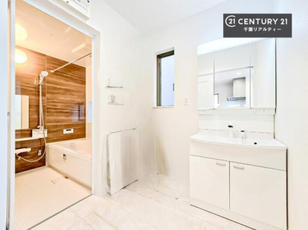 ���ʑ�E���ʏ� �O�ʋ��d�l�̐��ʏ��́A�g�����Ȃ݂����₷������I���͎��[�ɂȂ��Ă��܂��B�h���C���[�₨���ϓ����Еt������̂Ő��ʑ������X�b�L���ƌ����邱�Ƃ��o���܂��I