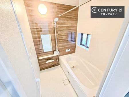 ���� �������������l�̕��͋C�̃o�X���[���́A�����o�Ă��ăo�X�^�C�����[���I
���d���撣���Ă��邲�J���ɂ��D�݂̍���̓����܂����āA�y����ł݂Ă͂������ł��傤���H