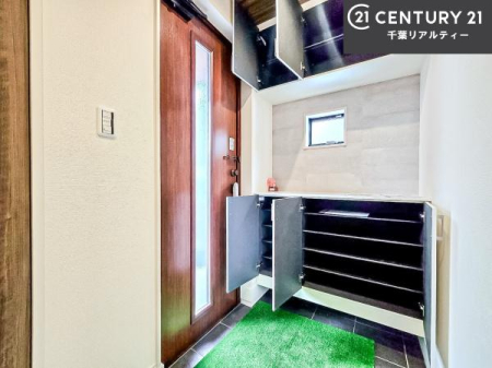 ���� �V���[�Y�{�b�N�X�t���B���ւ��Еt�����|�������₷���ł��I
�X�b�L���������ւŌ˂��J�����u�ԁA�������̂���S�n������Ԃ��o�}���Ă���܂��B