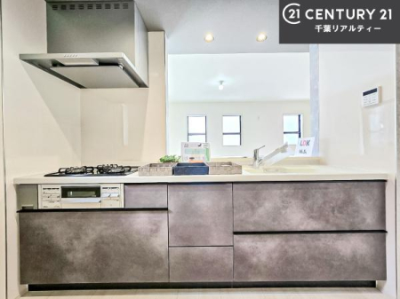 �L�b�`�� ��Ƃ����₷���V�X�e���L�b�`���ł��I���[����������t���Ă���̂ŁA�����X�y�[�X�ɕ���u���Ȃ��čςނ̂ŁA�L�X�g���āA���K�ɍ�Ƃ��ł��܂��I